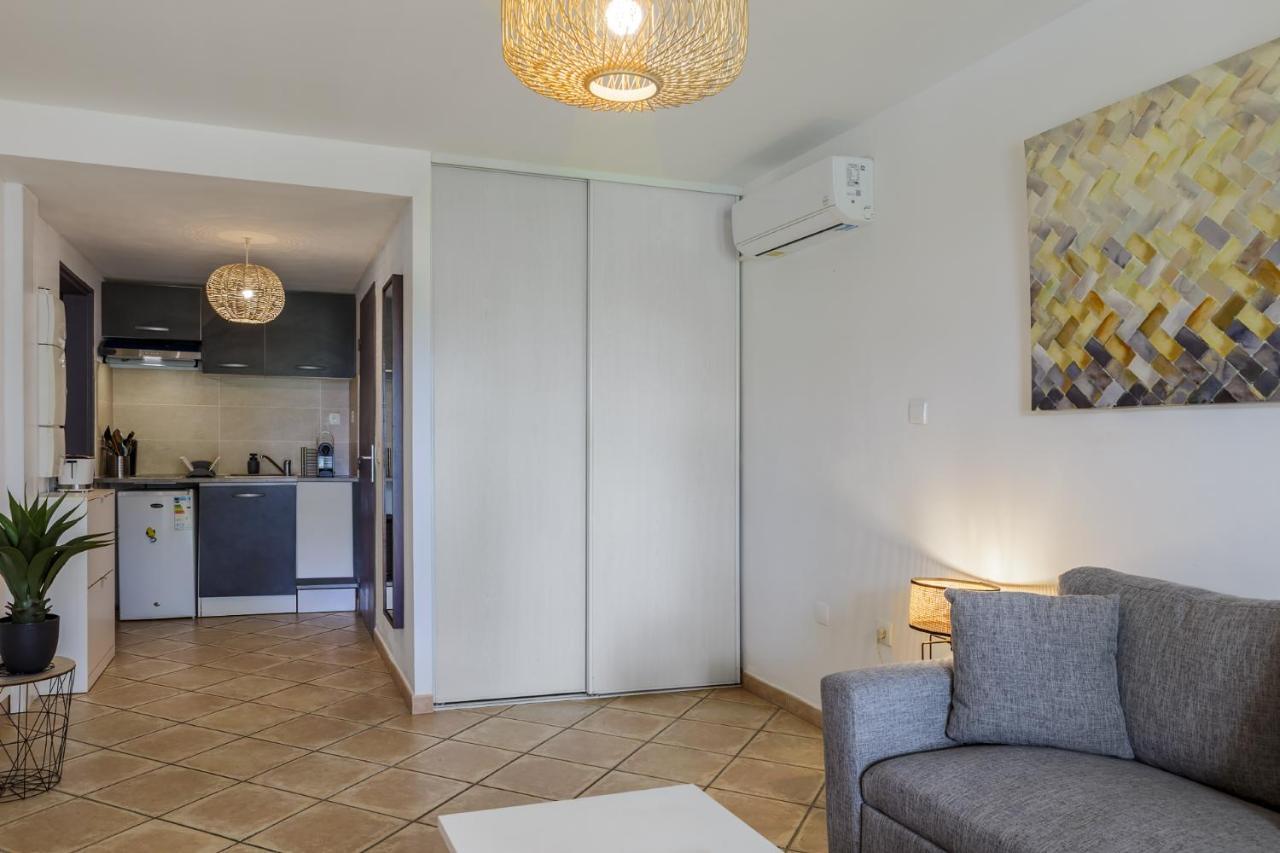 Le Saint-Gilles - Studio A St-Gilles-Les-Bains - Situe Dans Residence Privee Avec Piscine Zewnętrze zdjęcie