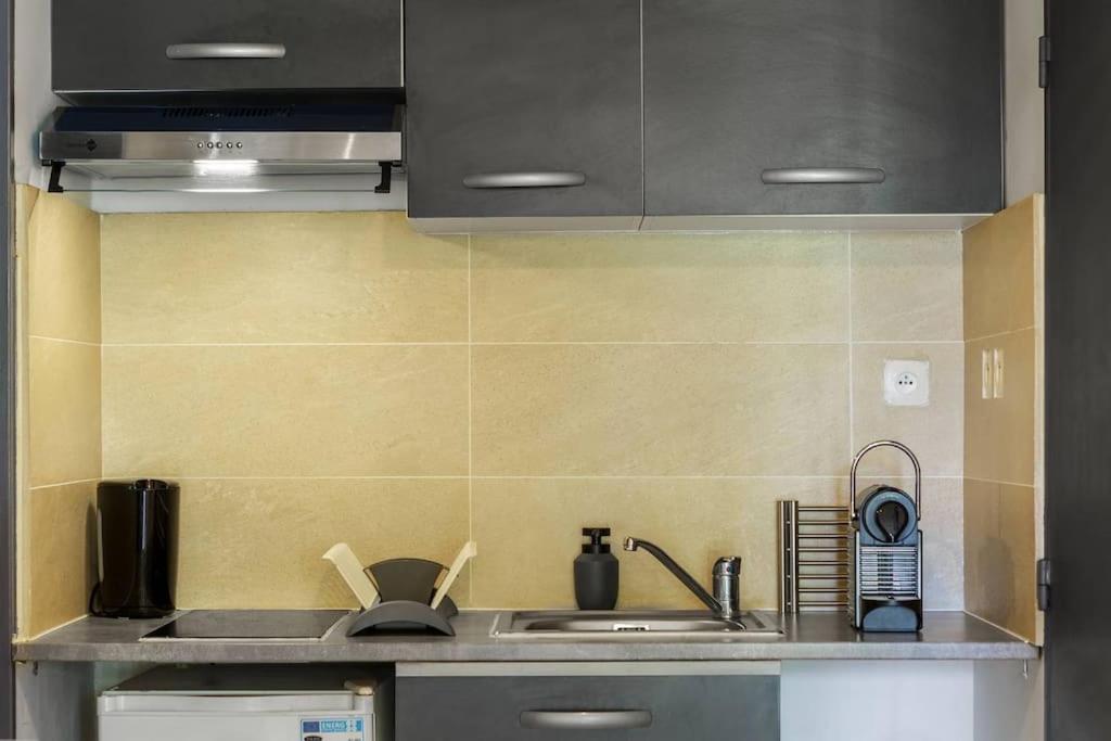 Le Saint-Gilles - Studio A St-Gilles-Les-Bains - Situe Dans Residence Privee Avec Piscine Zewnętrze zdjęcie